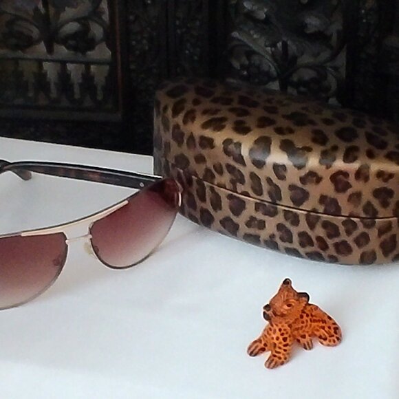 Womens Guess sunglasses - Picture 3 of 4
